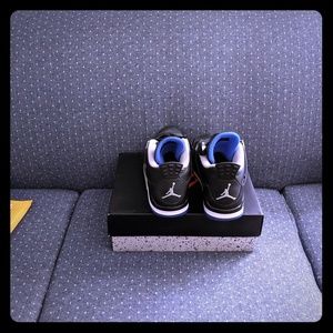 Jordan 4's black and blue